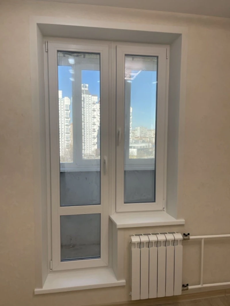 Узкий балконный блок из профиля Veka с двухкамерным стеклопакетом