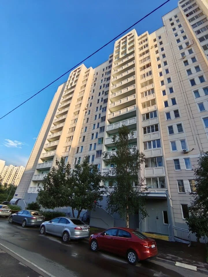 Балконы на доме в Зеленограде, корпус 2005, остекление профилем Veka Softline 70