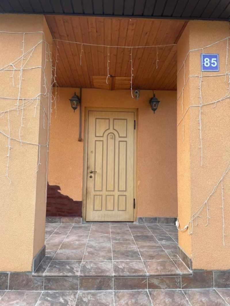 центральная часть входной группы без остекления Центральный сегмент входной группы до установки дверей