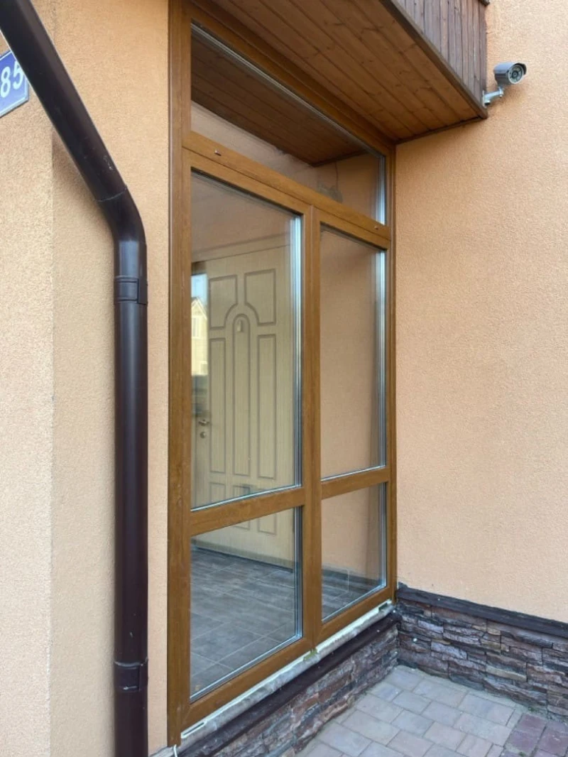 боковая часть остекления входной группы в коттедж Остекление входной группы в загородном доме, посёлок Лыткино