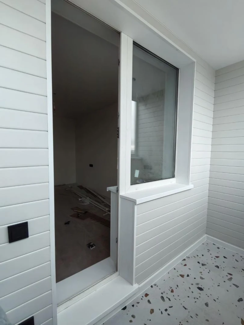 балконный блок монтируемый нашей компанией балконный блок отделанный пвх панелями