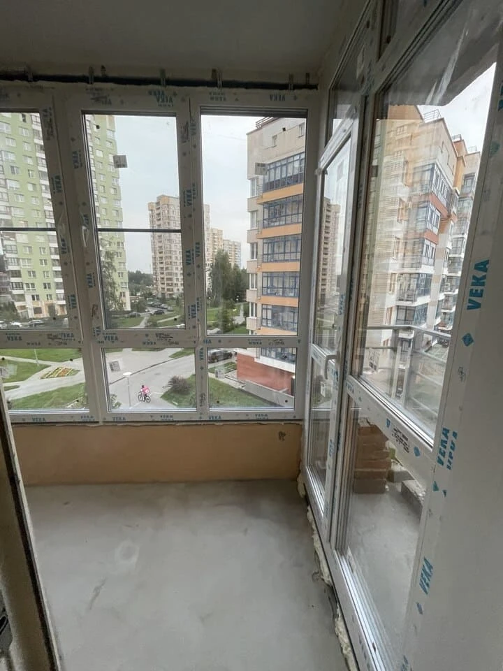 Угловой балкон с мультифункциональными окнами