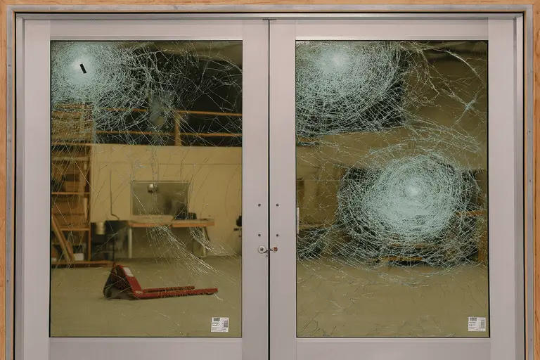 Ударопрочные окна и стеклопакеты: что выбрать?